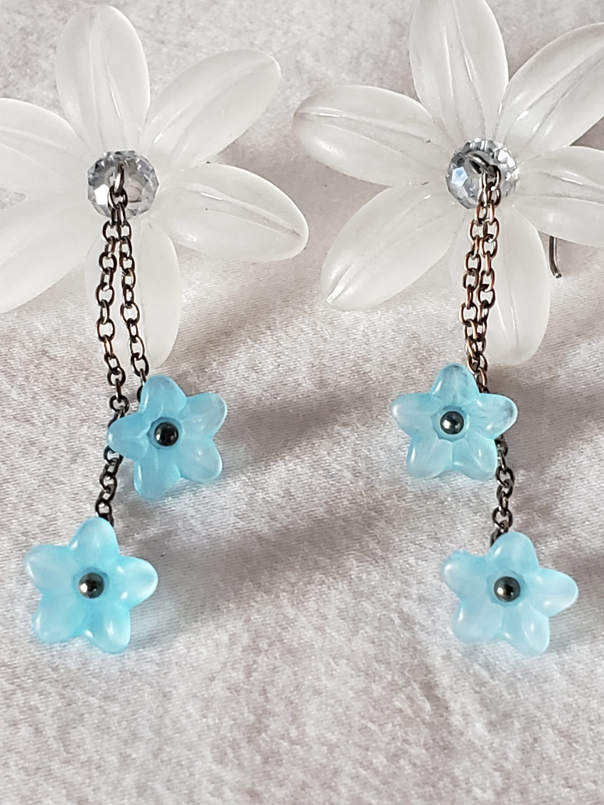 Flowers Dangle Earrings “The White & Blue”