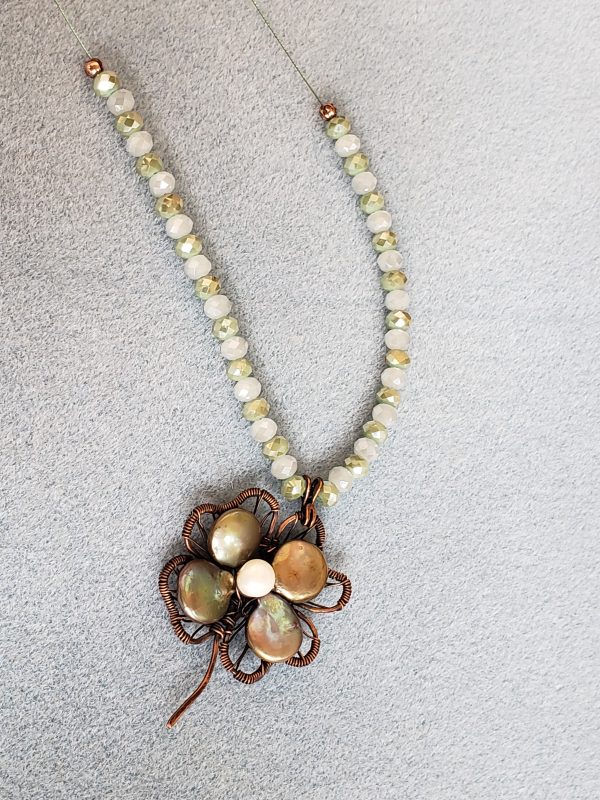 Clover Crystals Pearls Necklace - Image 2