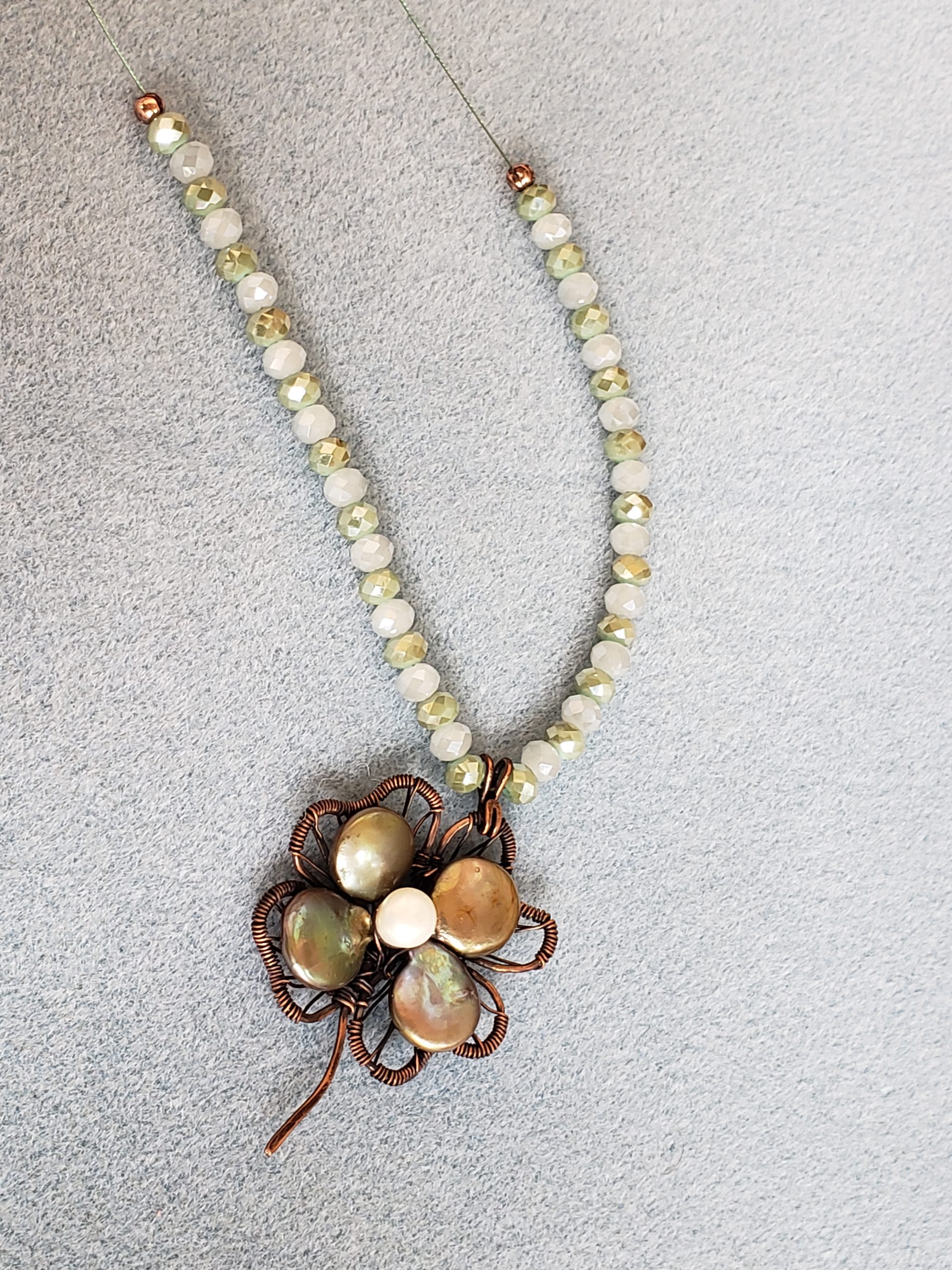 Clover Crystals Pearls Necklace - Image 2