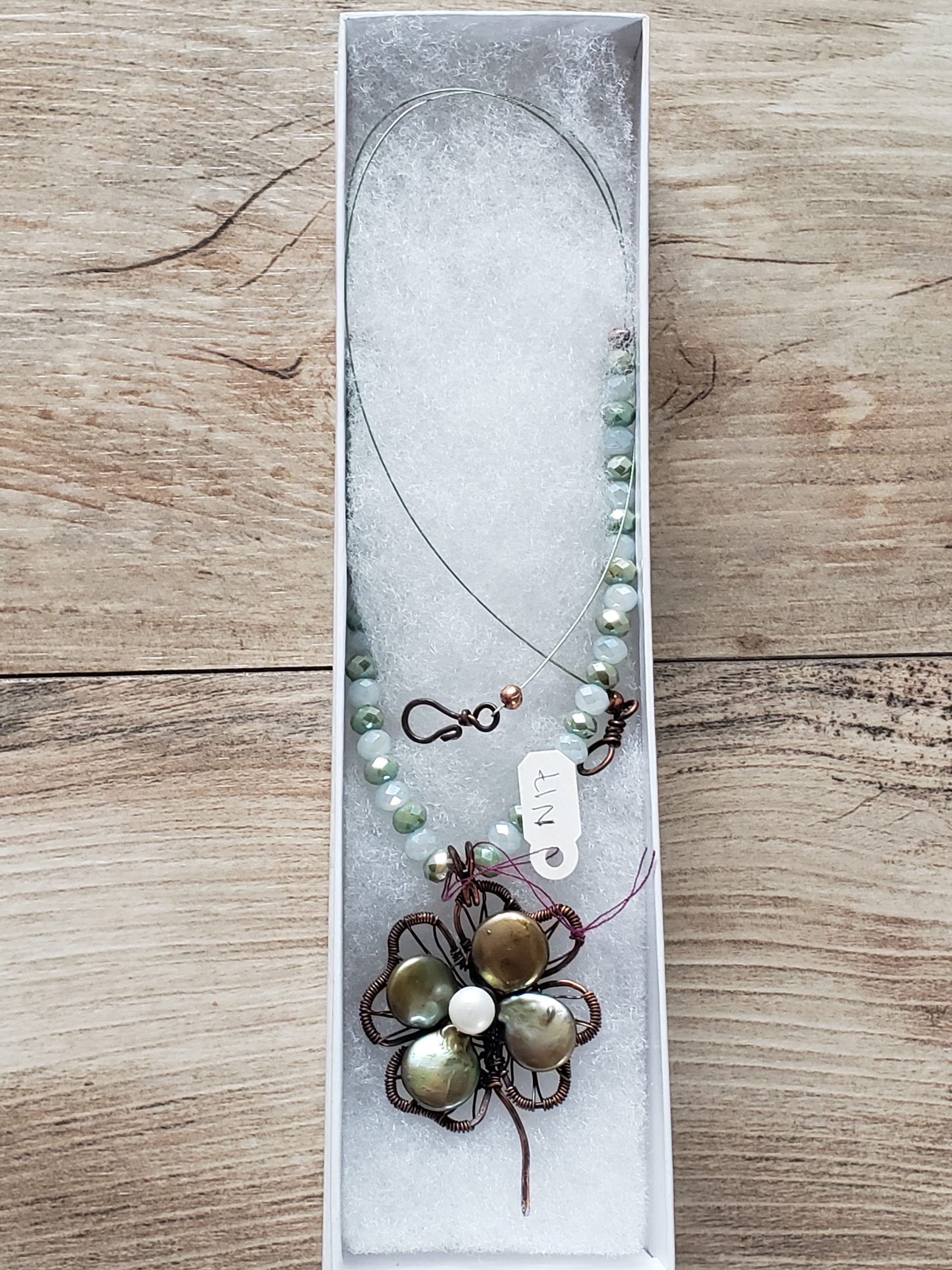 Clover Crystals Pearls Necklace - Image 4