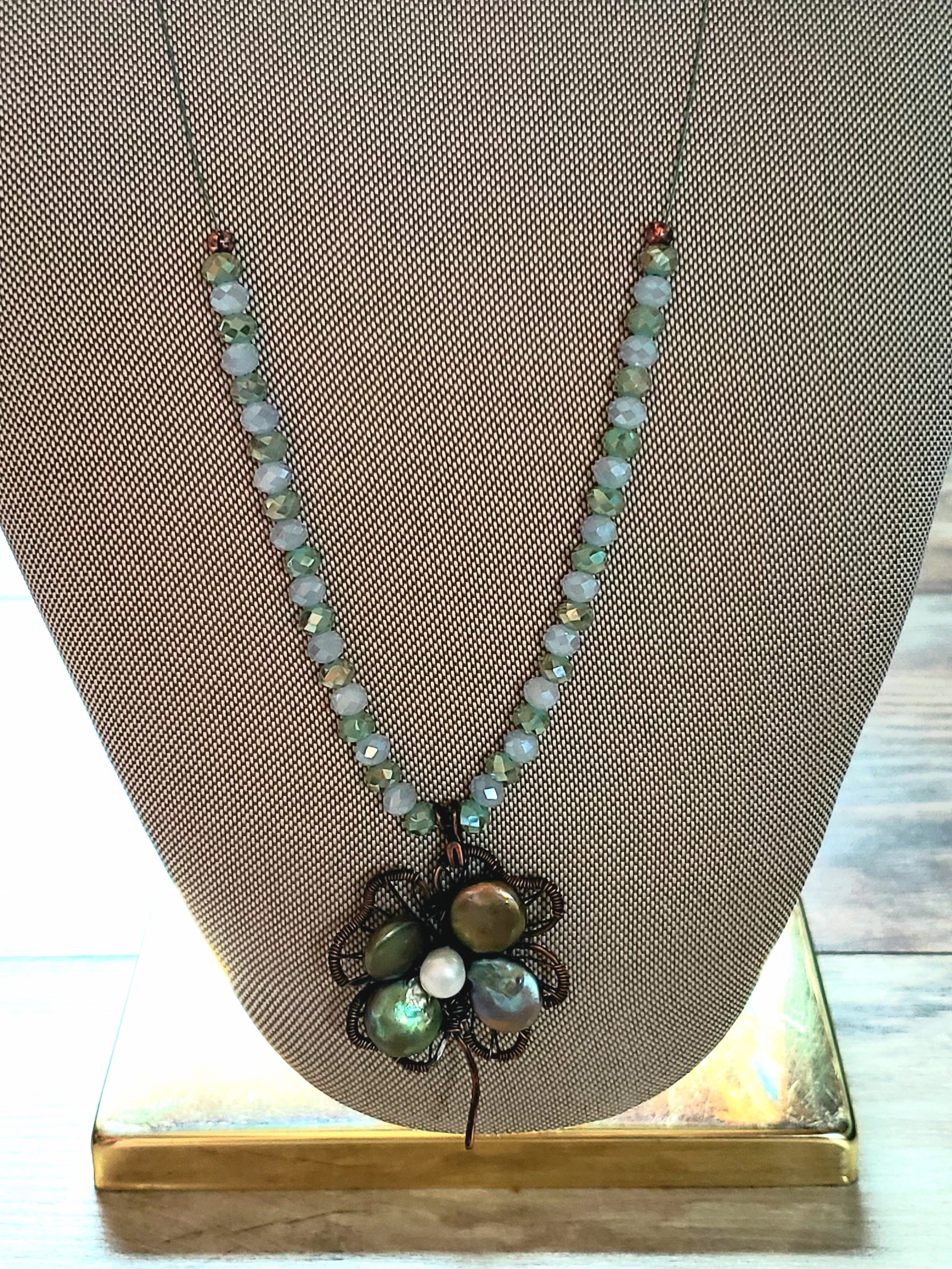 Clover Crystals Pearls Necklace - Image 3